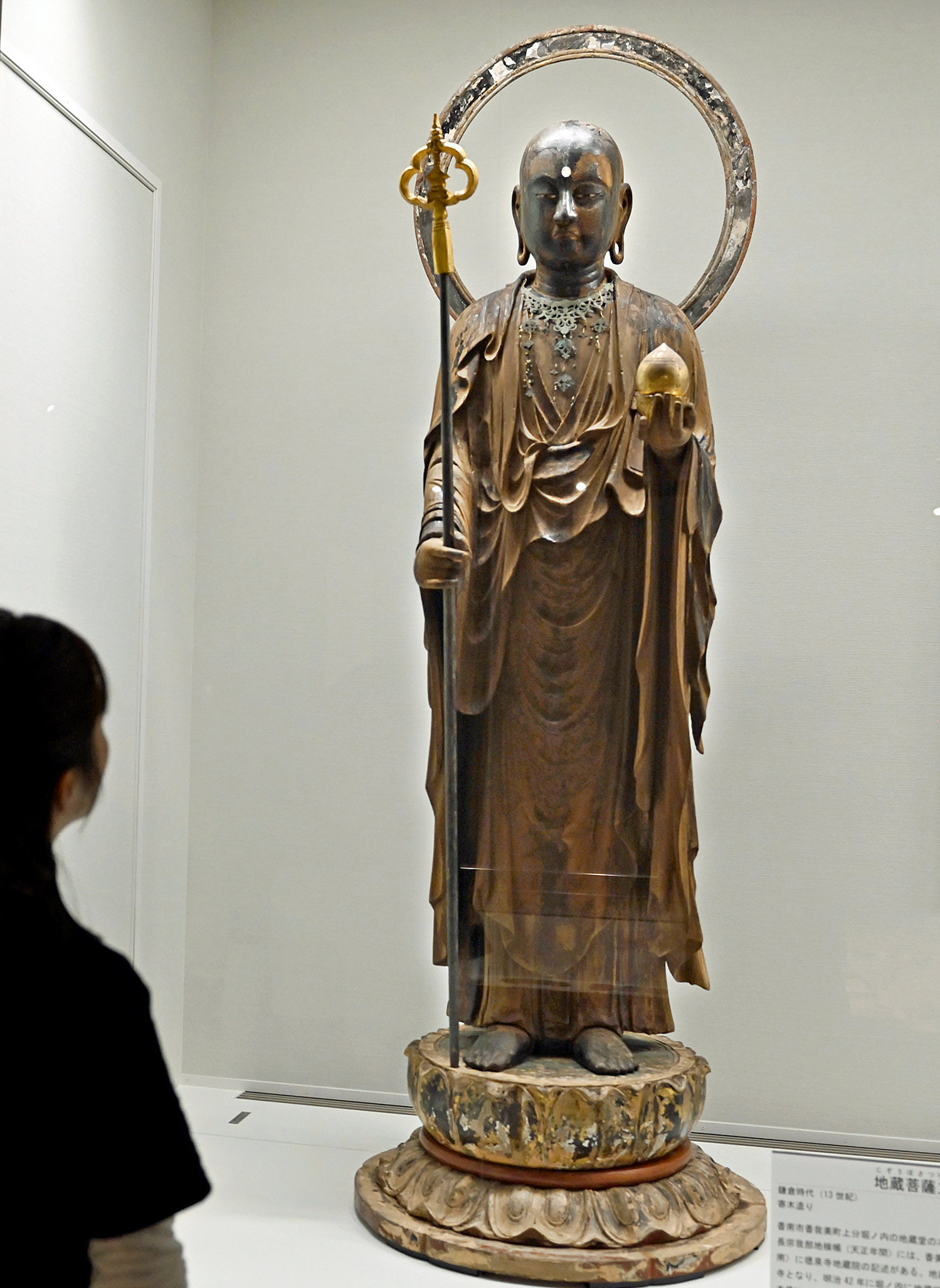 優しいまなざしの立ち姿に思わず… 鎌倉時代の「地蔵菩薩立像」を展示