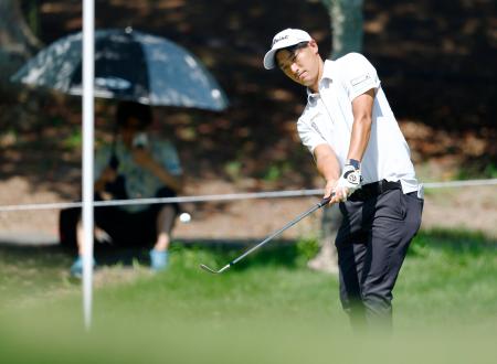 石塚が単独首位に浮上 男子ゴルフ第2日 | 高知新聞