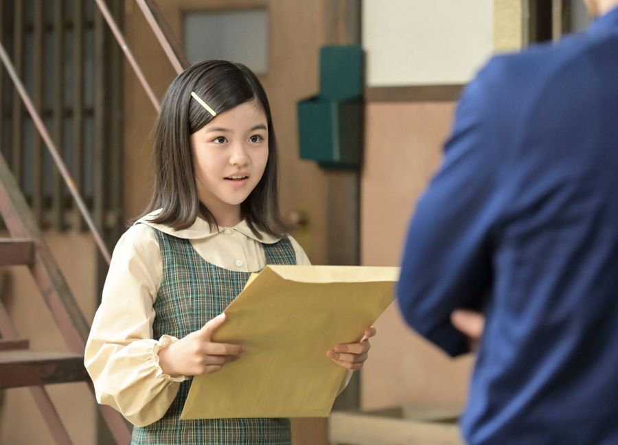 「あんぱん」の一場面。中園ミホさんをモデルとした毒舌の少女、中里佳保(永瀬ゆずなさん)が登場した