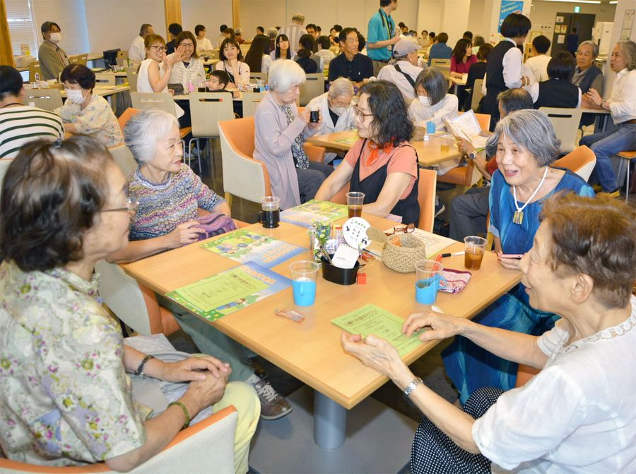 コーヒー片手に学んだ認知症カフェ（高知市永国寺町の高知県立大学）