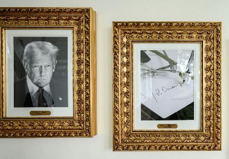 歴代大統領記念額入り バイデン氏の代わりにオートペン 歴代米大統領の肖像展示 | 高知新聞