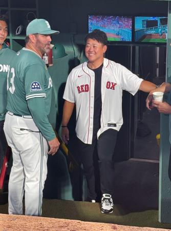 松坂大輔さんが始球式 レッドソックスOB | 高知新聞