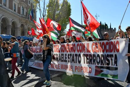 ガザ支援船拿捕で抗議デモ イタリア全土、40万人 | 高知新聞