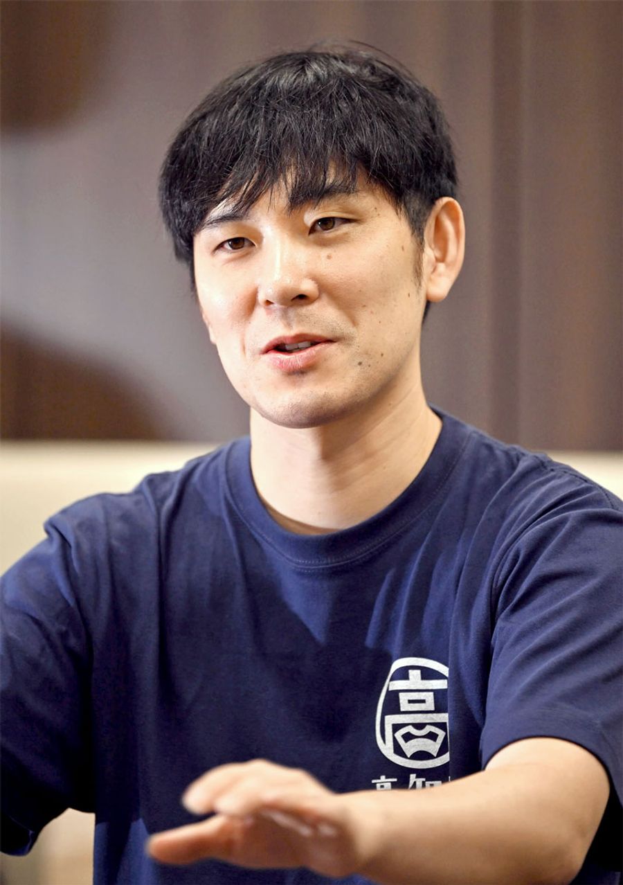 嵩が土佐弁を話さなかったのは「『東京もん』でもあるという描き方をしたかったので。標準語でいこうとなりました」と明かした制作統括の倉崎憲さん（高知市本町４丁目の高知新聞社＝森本敦士撮影）