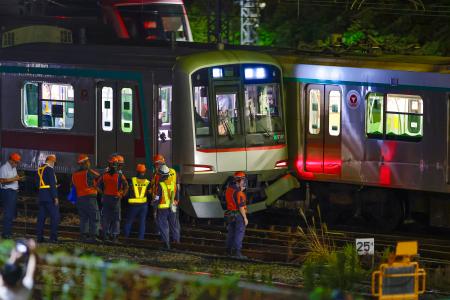 川崎で東急列車同士が衝突、脱線 見習いが回送運転、けが人なし | 高知新聞