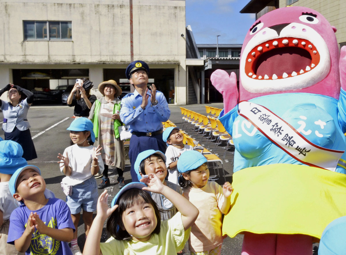桂浜水族館のおとどちゃんが窪川署の一日警察署長 高知県四万十町