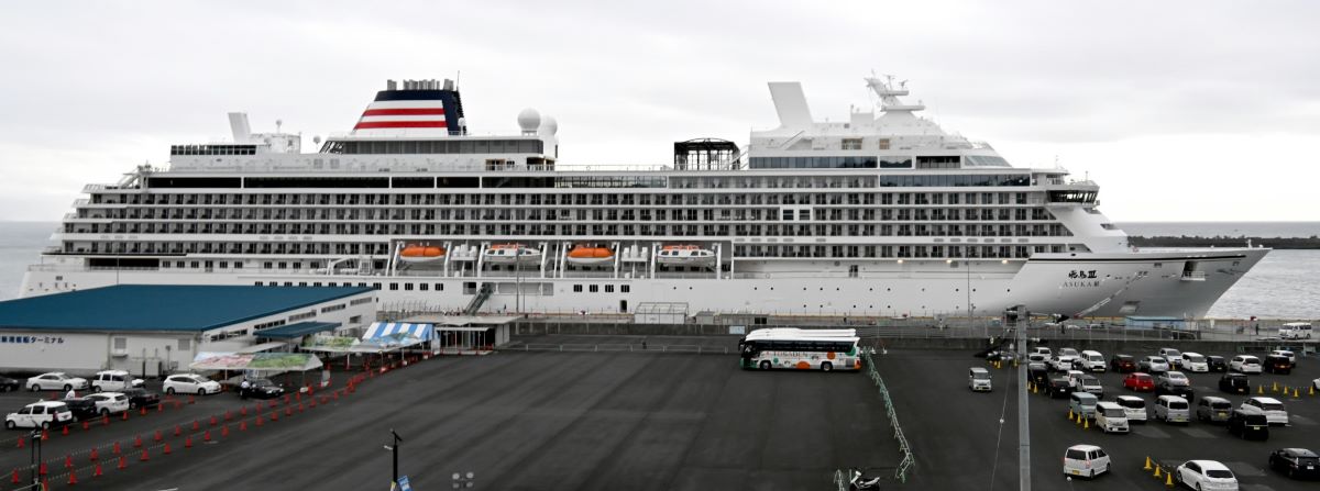 高知へようこそ！ 風格漂う日本最大客船「飛鳥Ⅲ」が初入港 高知市の