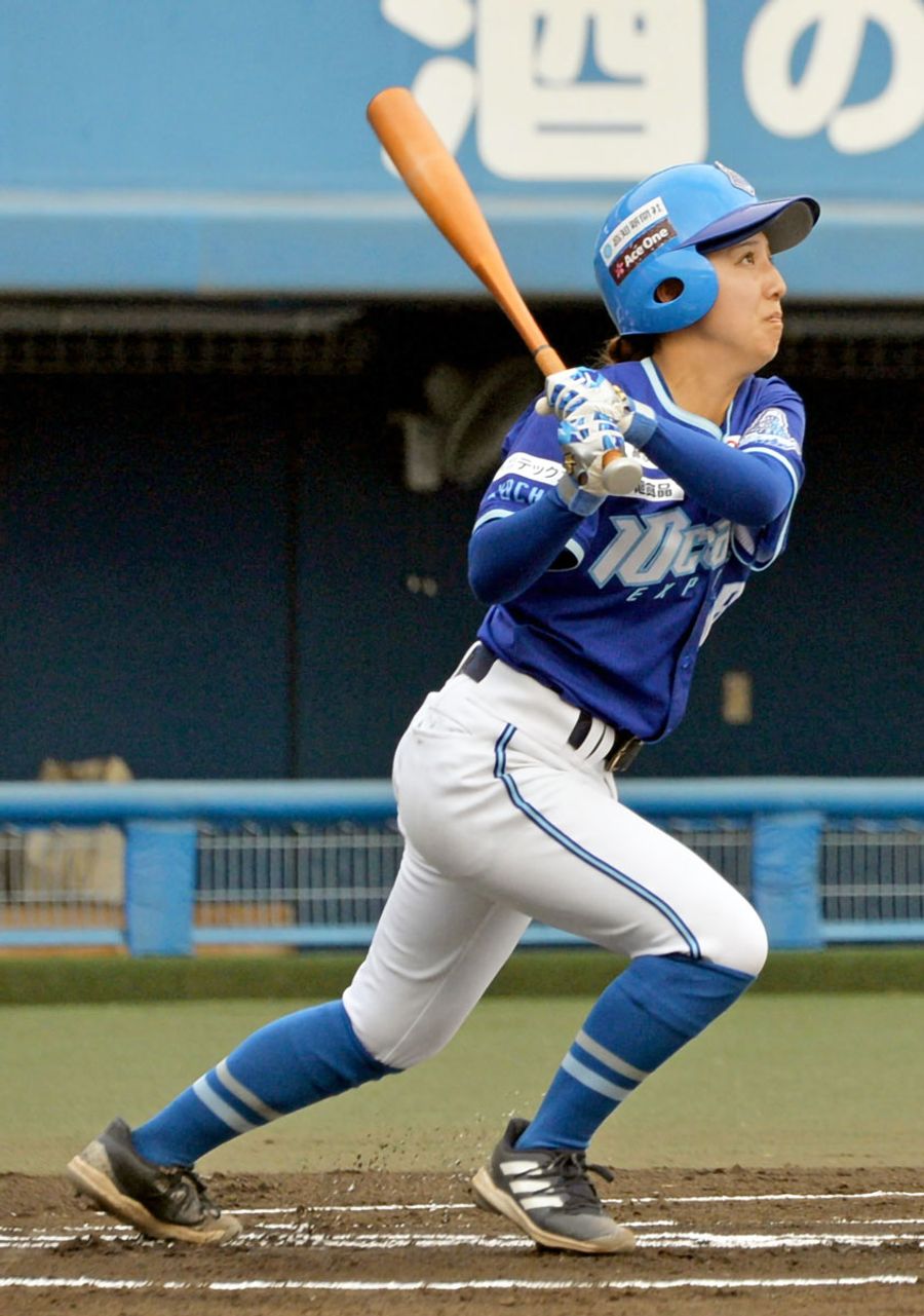 【１０Ｃａｒａｔ　Ｅｘｐｒｅｓｓ―エイジェック】１回表１０Ｃａｒａｔ無死走者なし、山田が右越え二塁打を放つ。その後、犠打と内野ゴロで先制のホームを踏む（坊っちゃんスタジアム）