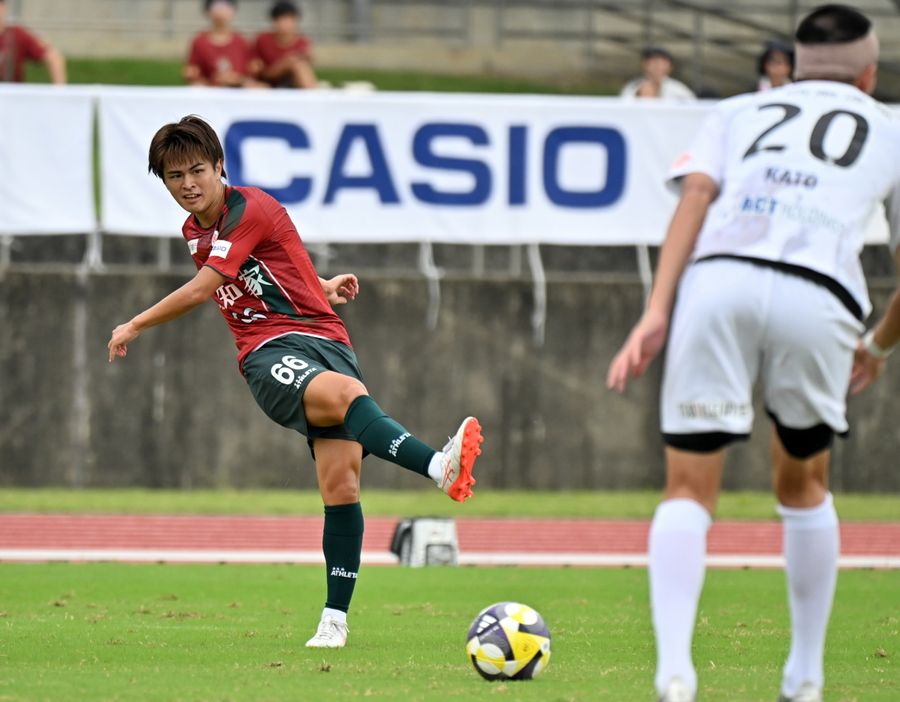 後半、右サイドをスピードで制圧した三好。得点に絡む動きは期待十分。今までのインサイドハーフだけでなく、ワイドでの働きにも開眼しつつある