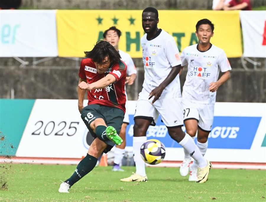 この日は４・４・２の左ワイドでいつものように走り抜いた上月。クロスやパスも目を引くが、長距離を駆け戻ってのプレスバックがチームを救う。攻守に貢献する姿には本当に頭が下がる