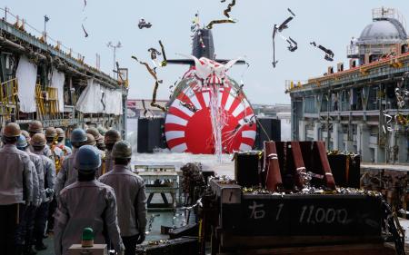 海自潜水艦「そうげい」進水 27年就役予定、736億円 | 高知新聞