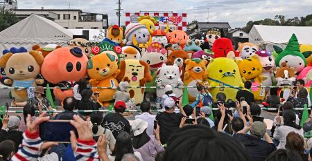 滋賀で全国ご当地キャラ祭り 愛らしく地元魅力アピール | 高知新聞