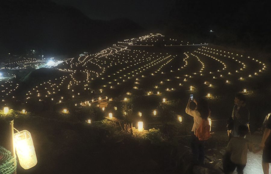 温かな光が棚田を彩った「キャンドルまつり」(津野町貝ノ川)