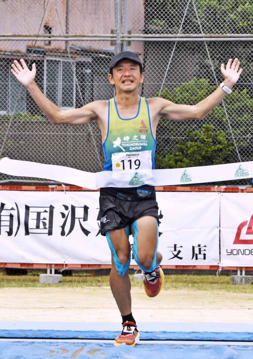 四万十川沿い2082人快走 ウルトラマラソン 100キロ優勝者の