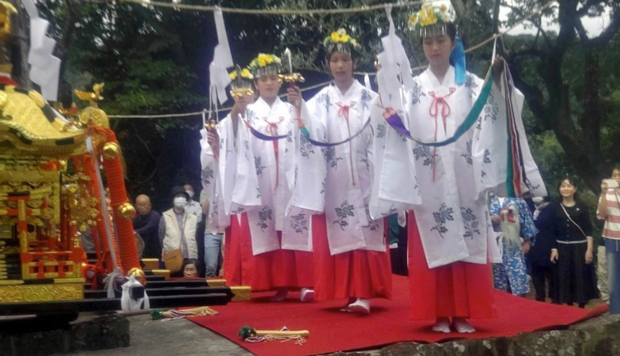 地元中学生が奉納「浦安の舞」多気・坂本神社で5年ぶり復活 高知県