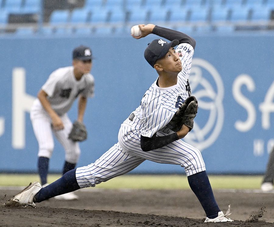 英明戦の2回に急きょ登板し、8回被安打7、自責点1と粘り強く試合をつくった明徳の左腕藤本(坊っちゃんスタジアム=森本敦士撮影)