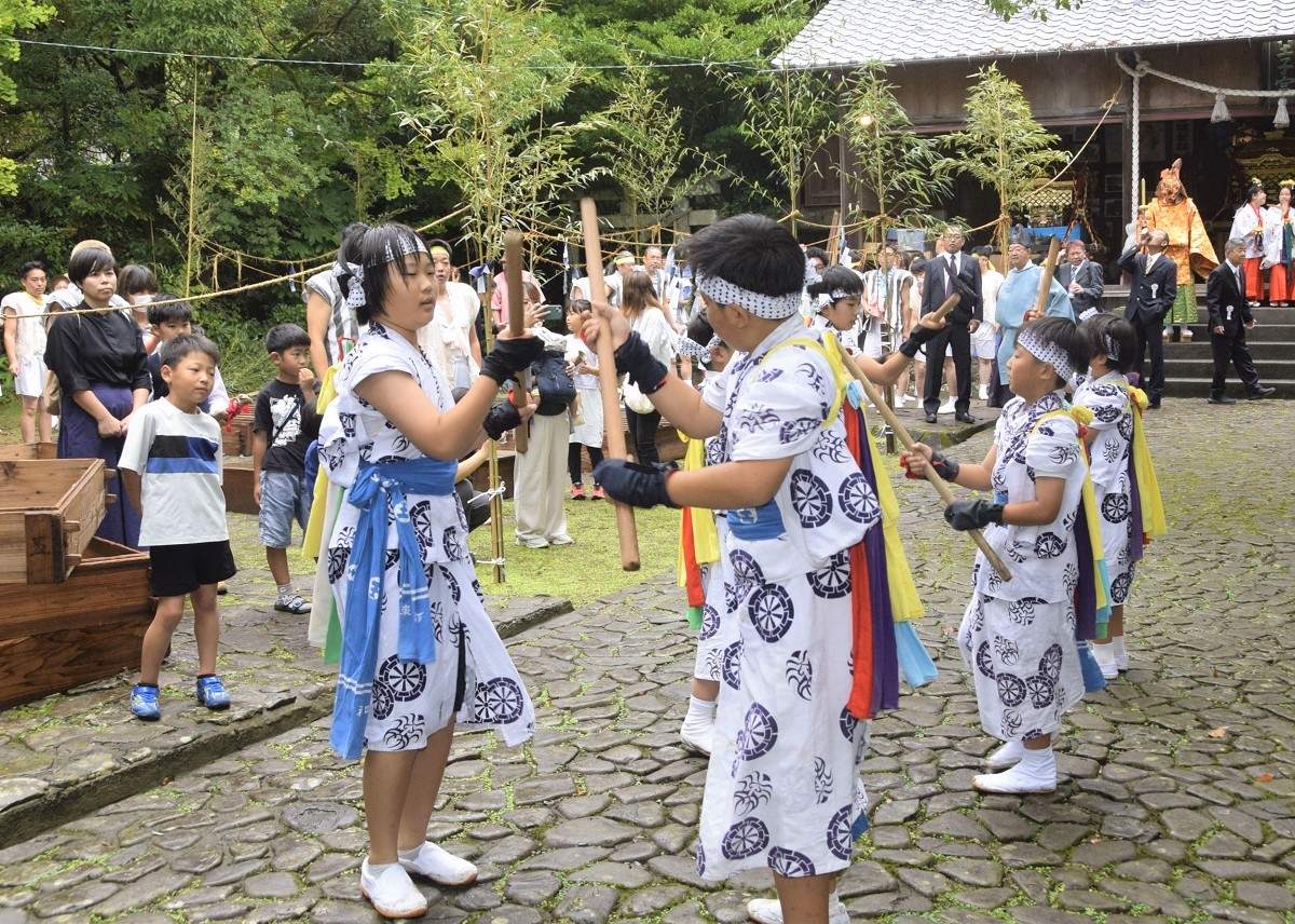 よーわ、ゆーえ、え、どっこいえ、ゆーえ（この世が平和でありますよう