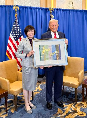 自由民主党大会記念 色紙（プレート）　アクリルフレーム　安倍晋三 トランプ氏、安倍昭恵さんと面会 「私にも温かいお言葉」 | 高知新聞