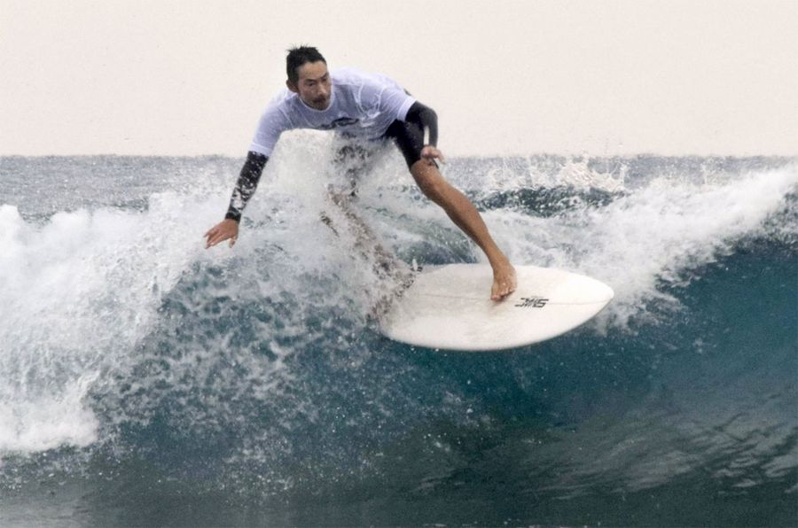 波乗りの技を競う選手（東洋町の生見サーフィンビーチ）