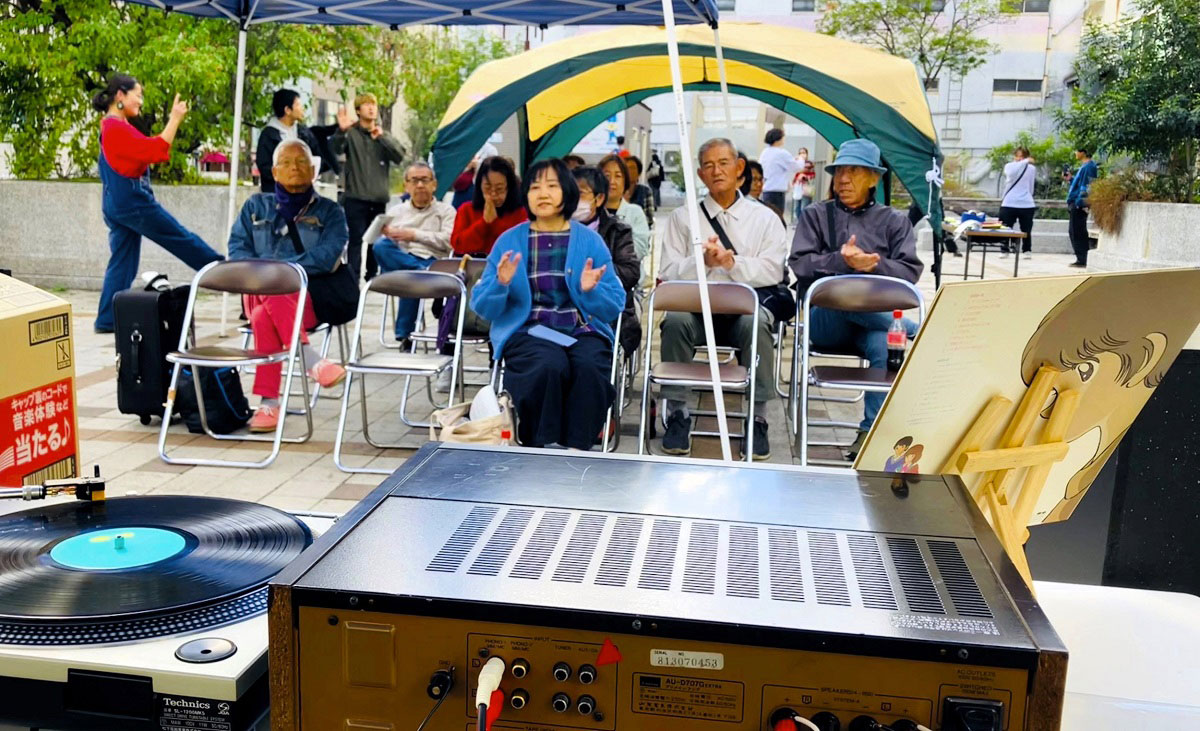 昭和歌謡の魅力堪能 高知大生がレコード鑑賞会 高知市 | 高知新聞