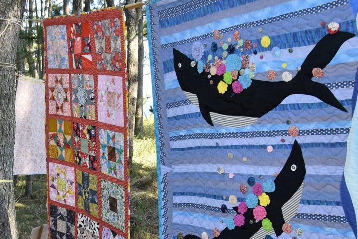 ♥海のキルト♥一点物 クジラやカツオ…鮮やか「キルト」潮風にゆらり 高知県黒潮町で11