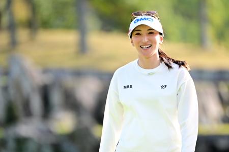 脇元華、逆転でツアー初優勝 28歳、伊藤園女子ゴルフ最終日 | 高知新聞