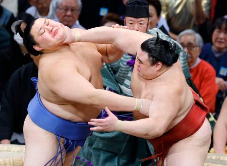 大の里連敗、2敗で3人並ぶ 豊昇龍9勝目、安青錦敗れる | 高知新聞