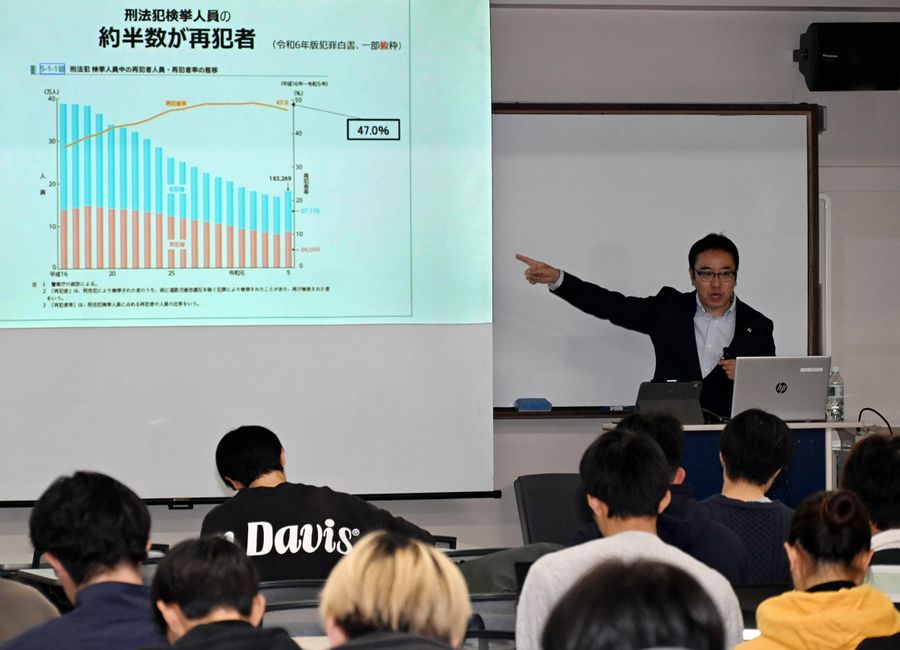 「初犯者を初犯者のままにすることが重要」と話す筒井正人副検事（高知市曙町２丁目）