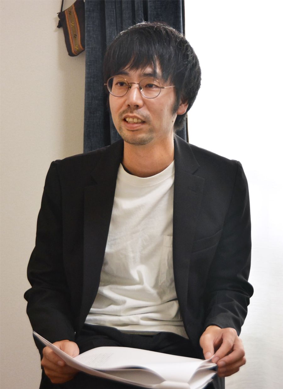 「詩も小説も、すっと書けた作品の方がいいものがあるかも」と話す町田尚さん（高知市内）