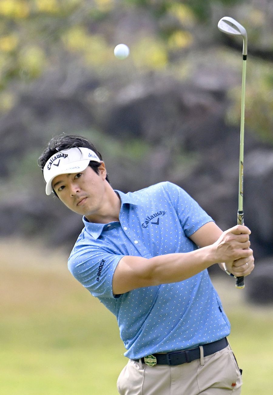 初日3アンダーの32位でまとめた大会ホストプロ、石川遼のアイアンショット(黒潮CC=新田祐也撮影)