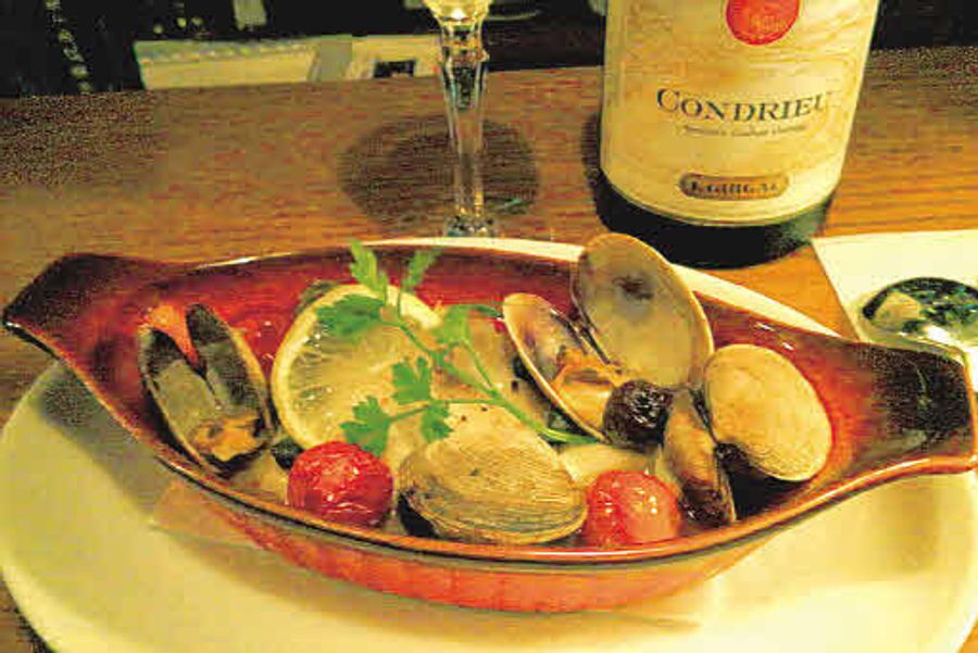 バーテンダーが釣り、つくったアクアパッツァ