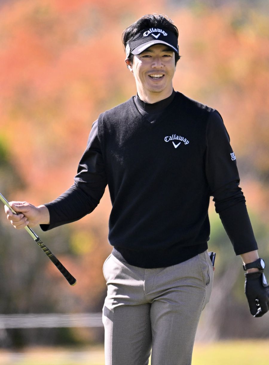 強風の中で立て直し、カットラインぎりぎりで決勝ラウンド進出を決めた石川遼（黒潮CC=新田祐也撮影）