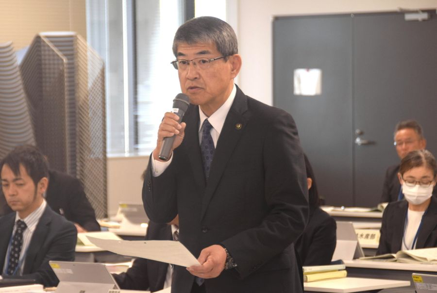 就任２年を迎える桑名龍吾高知市長。財政健全化へ手腕が問われる（高知市役所）