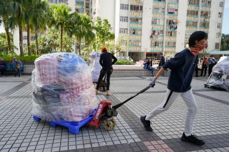 香港警察、火災の支援活動を阻止 政府批判の動き警戒か | 高知新聞