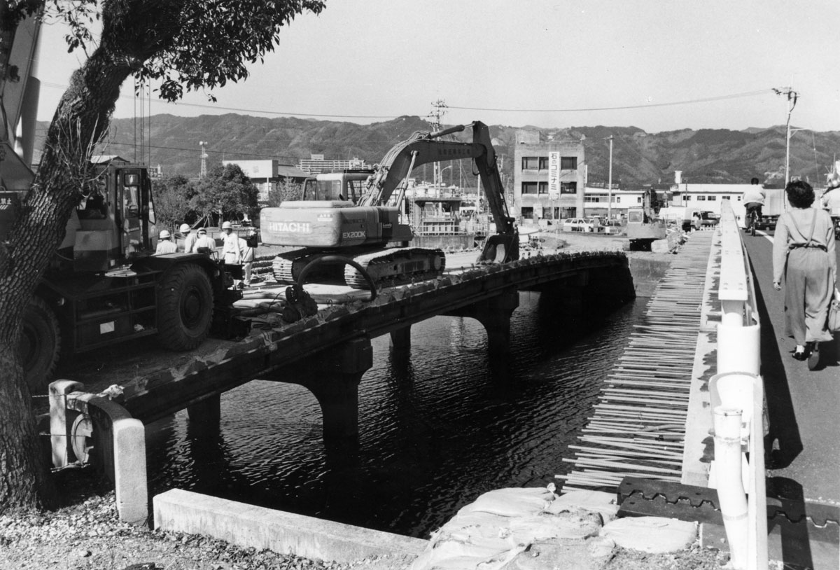 1993年 時の移ろい見守った橋―《あの日あの時》ちいきのおと(250