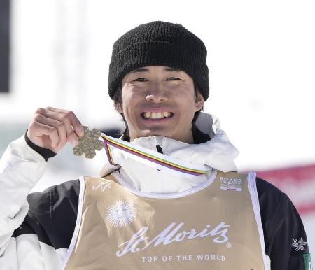世界王者の堀島がW杯開幕戦優勝 モーグル男子、通算23勝目 | 高知新聞