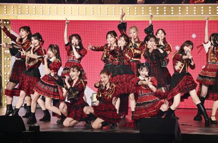 AKB48】20周年公演 OGら奮闘、歴代ヒット曲次々 | 高知新聞