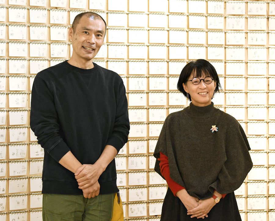 ヨシタケシンスケさんと柴田ケイコさん。人気絵本作家２人の対談が実現しました（写真はいずれも高知市の県立美術館、河本真澄撮影）
