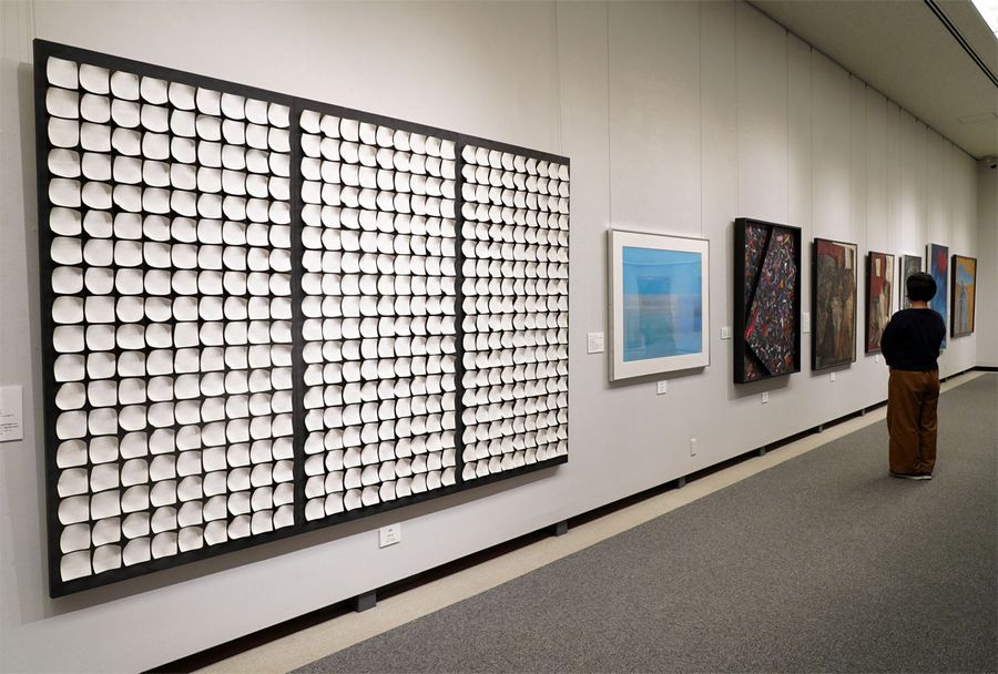 具象から抽象への動きなど、県内洋画界の歩みをたどる企画展(香美市立美術館)