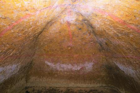 福島で新たに彩色壁画発見 墓群で2基目、人や武器 | 高知新聞