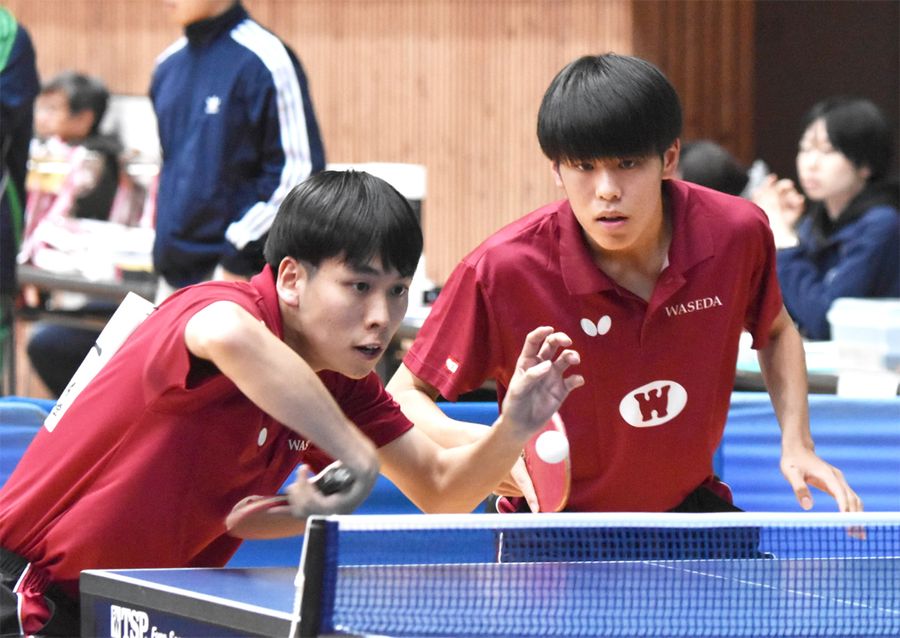 団体決勝のダブルスを３―０で制した浜田一輝＝左、尚人（くろしおアリーナ）