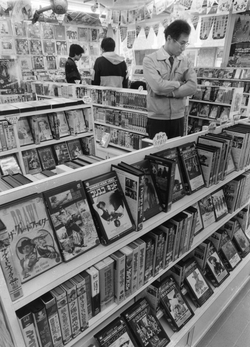 1986年 レンタルビデオ店盛況―《あの日あの時》ちいきのおと(252