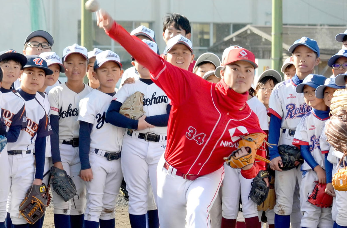 ボールが何個も見えた」 社会人野球の強豪・日本生命の選手が少年たち