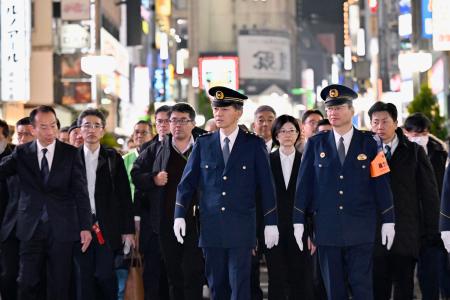 ★METROPOLITAN POLICE DEPARTMENT,TOKYO 文鎮 警察 警視庁 中古品 警視総監が歌舞伎町を巡視 忘年会シーズンに特別警戒 | 高知新聞