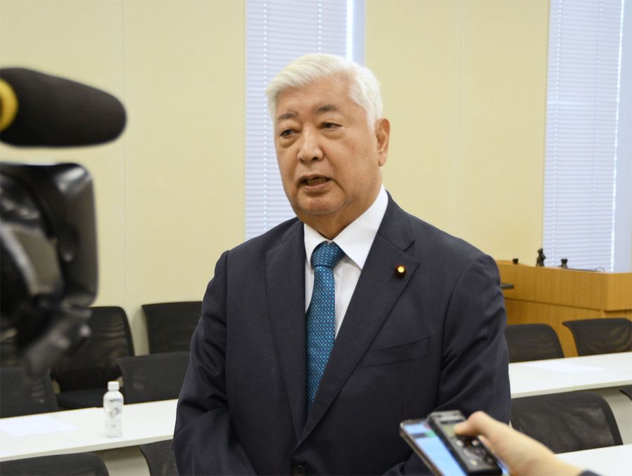 記者団の取材に応じる中谷元氏（東京・永田町の衆院第2議員会館）