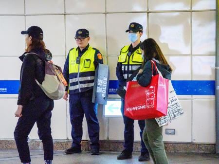 台湾、社会不安拡大を警戒 無差別襲撃から1週間 | 高知新聞