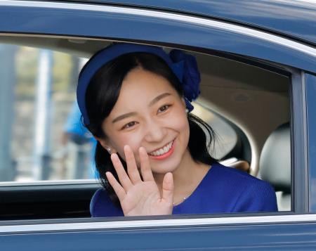 佳子さま誕生日のあいさつ 天皇陛下に、皇居・御所 | 高知新聞