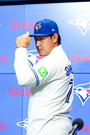 ブルージェイズ岡本「世界一に」 トロントで入団会見、背番号7 | 高知新聞