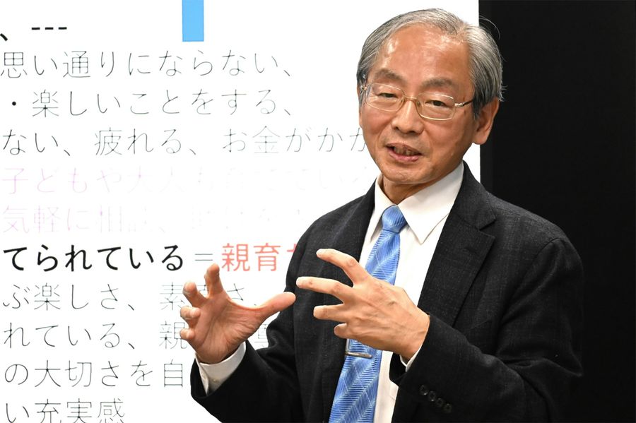 「ココトーク」に登場した吉川清志さん。子育ての悩みに回答しました（高知新聞社）