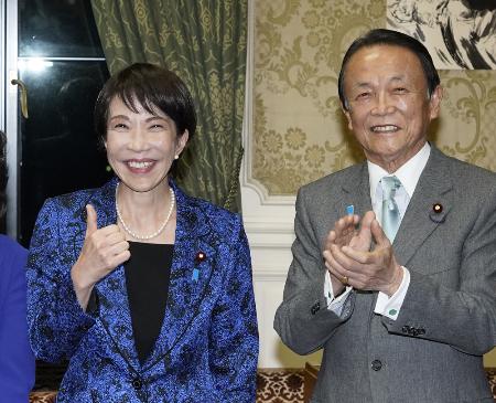 麻生氏、中道を「ぽこっと出た」 首相交代が争点と訴え | 高知新聞
